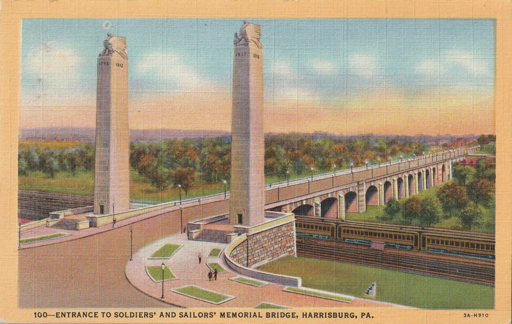 Entrance to Soldiers' and Sailors' Memorial Bridge - Harrisburg, PA - Postcard, c. 1940s