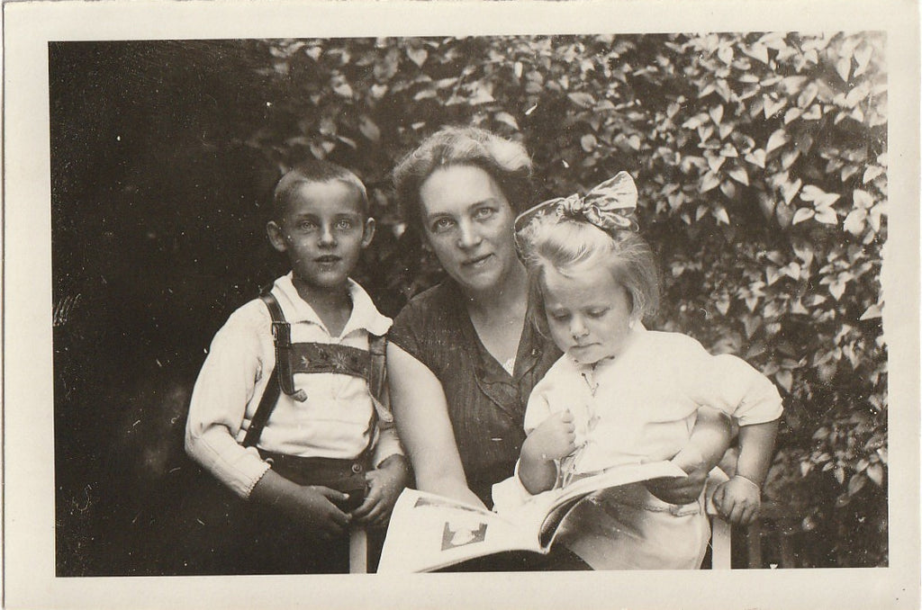 Reading Stories Together- Photograph, c. 1920s