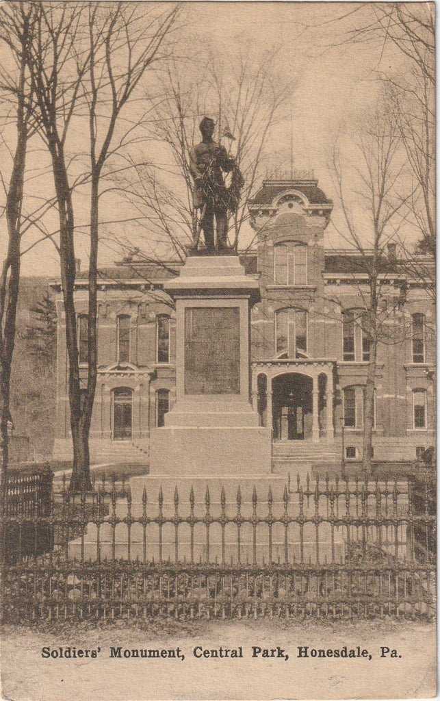 Soldiers' Monument, Central Park - Honesdale, Pennsylvania - Postcard, c. 1920s