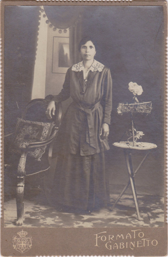 Formato Gabinetto- 1910s Antique Photograph- Italian Woman- Edwardian Portrait- Unusual Flower Arrangement- Cabinet Photo- Paper Ephemera