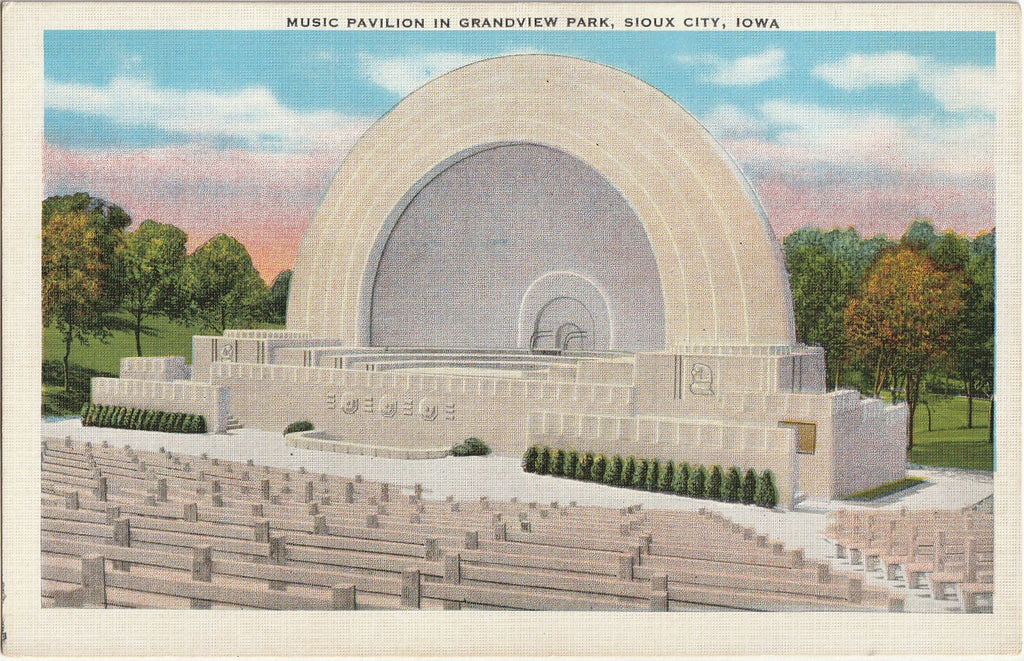 Music Pavilion in Grandview Park - Sioux City, IA - Postcard, c. 1930s