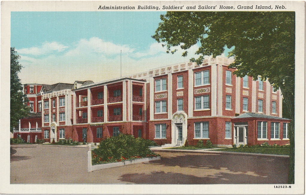 Administration Building - Soldiers' and Sailors' Home - Grand Island, NE - Postcard, c. 1940s