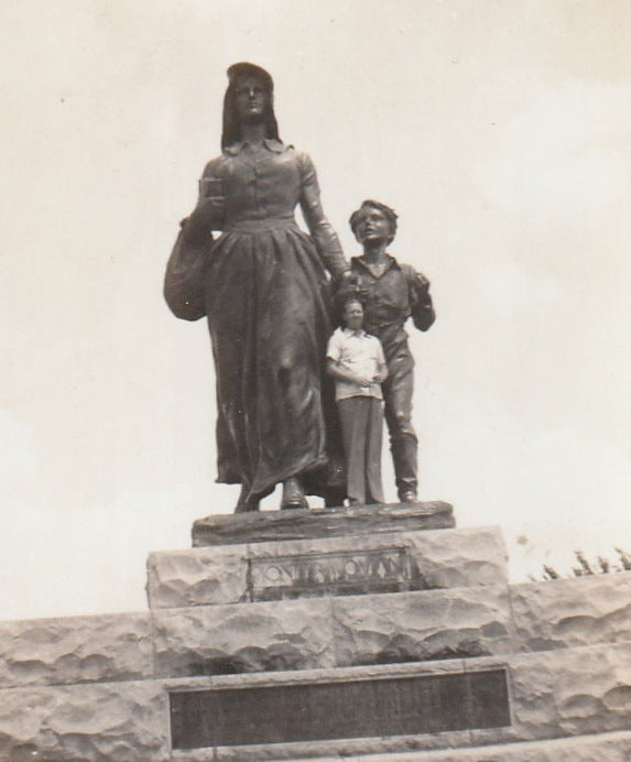Confident Pioneer Woman Statue Ponca City OK Photo Close Up