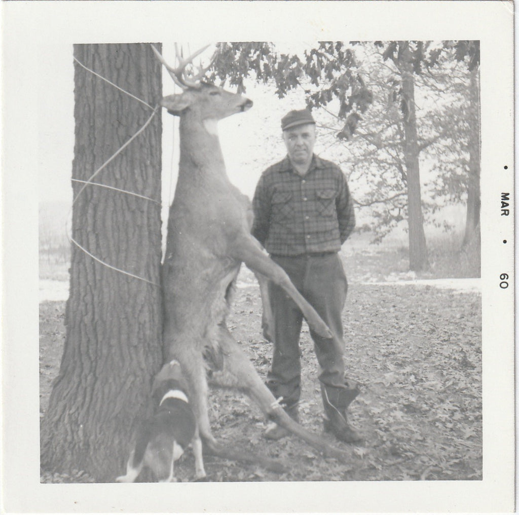 Field Dressing Buck Deer Hunter Photo 1 of 4