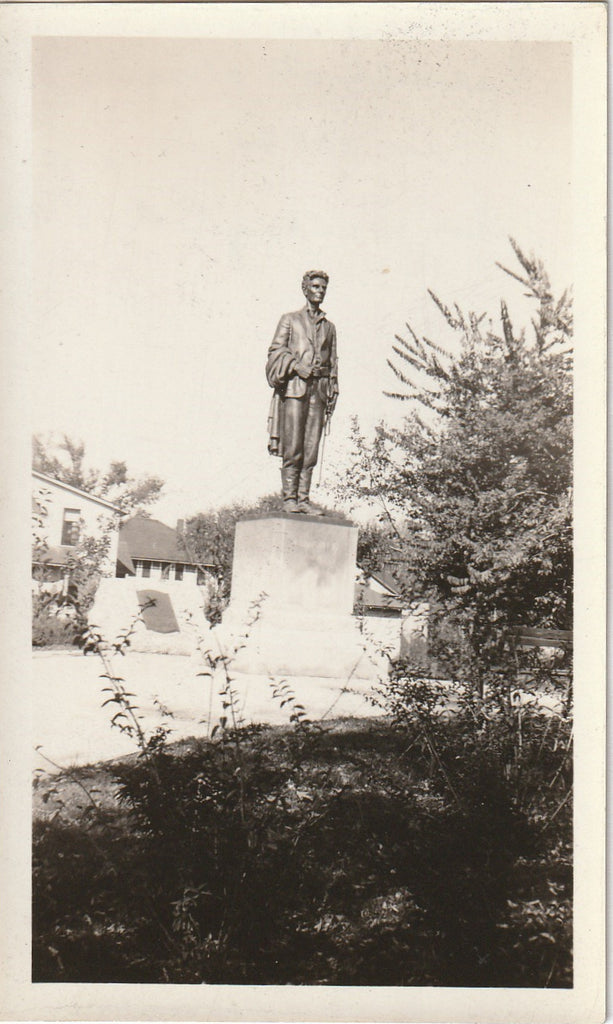 Lincoln State Monument - Dixon, IL - Snapshot, c. 1932