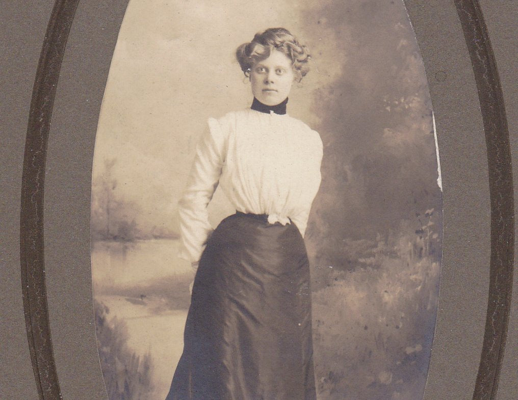 Gibson Beauty- 1890s Antique Photograph- Victorian Woman- Cabinet Photo- 19th Century Fashion- Full Length Portrait- Found Photo- Ephemera